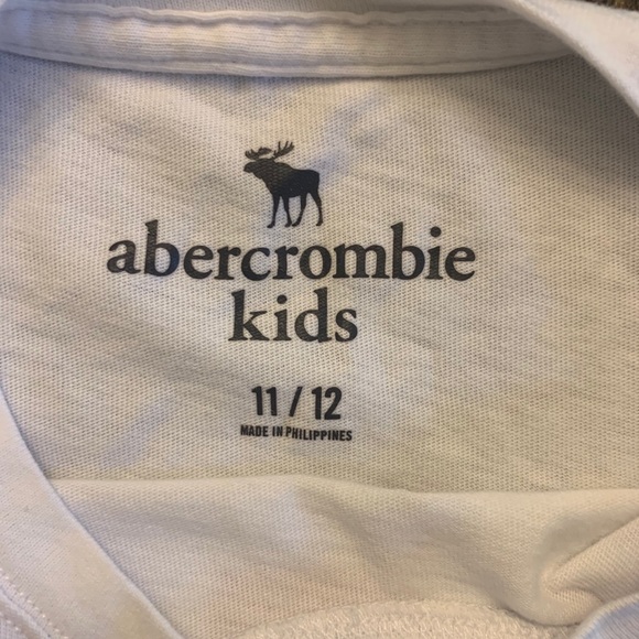⭐️✨3 for $15✨⭐️ Abercrombie Kids Tee 11/12 - Picture 3 of 4